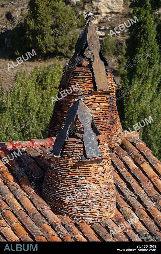 chimenea tipica, Calatañazor, Soria, Comunidad Autónoma de Castilla, Spain, Europe.