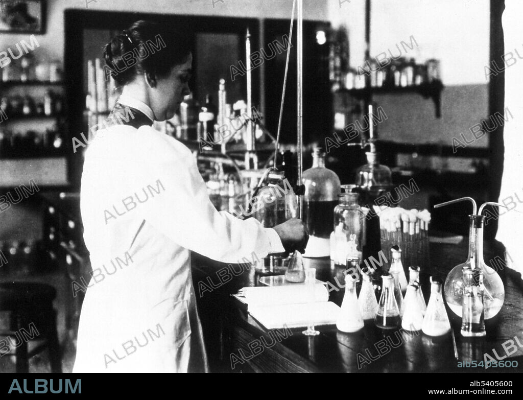 Alice Catherine Evans (January 29, 1881 - September 5, 1975) was an American microbiologist. She became a researcher at the US Department of Agriculture. There she investigated bacteriology in milk and cheese. She later demonstrated that Bacillus abortus caused the disease Brucellosis in both cattle and humans. She was met with skepticism, because she was a woman and did not have a Ph.D. Her findings led to the pasteurization of milk in 1930. As a result, the incidence of brucellosis in the US was significantly reduced. Evans also contributed to the field of infectious illness, studying epidemic meningitis and influenza. No photographer credited, undated (cropped and cleaned).