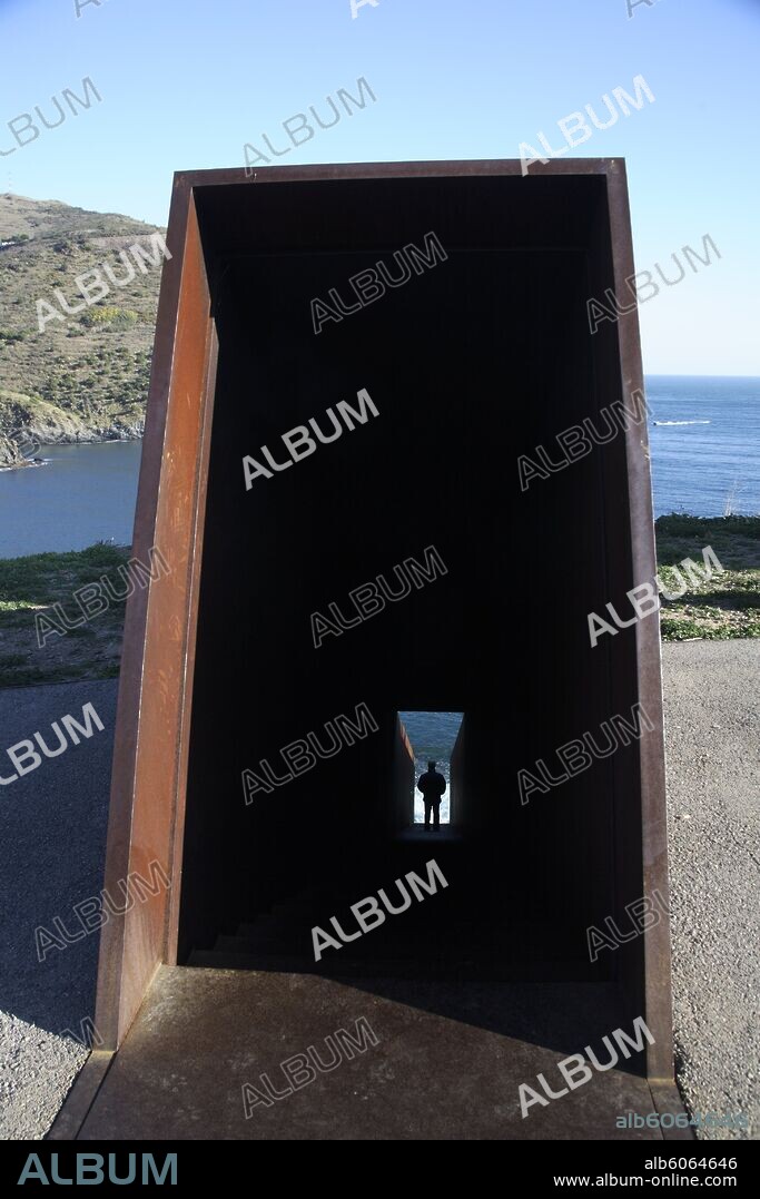 Port Bou; "Memorial" a Walter Benjamin (filósofo alemán fallecido en esta localidad).