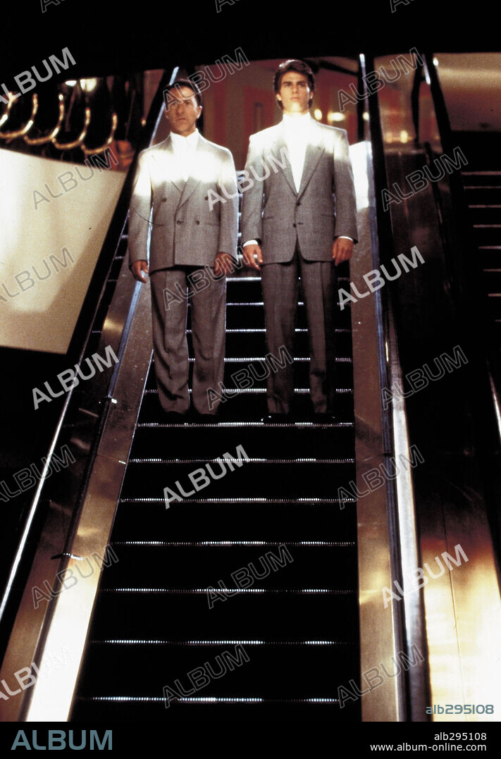 DUSTIN HOFFMAN y TOM CRUISE en RAIN MAN, 1988, dirigida por BARRY LEVINSON. Copyright UNITED ARTISTS.