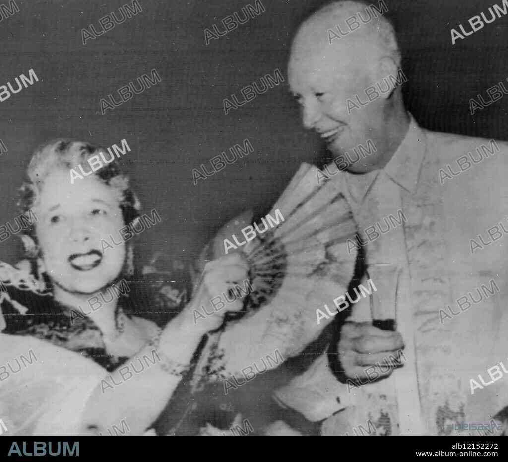 US PRESIDENT DWIGHT EISENHOWER WITH TRINIDAD DELEON ROXAS /. 15 JUNE 1960.