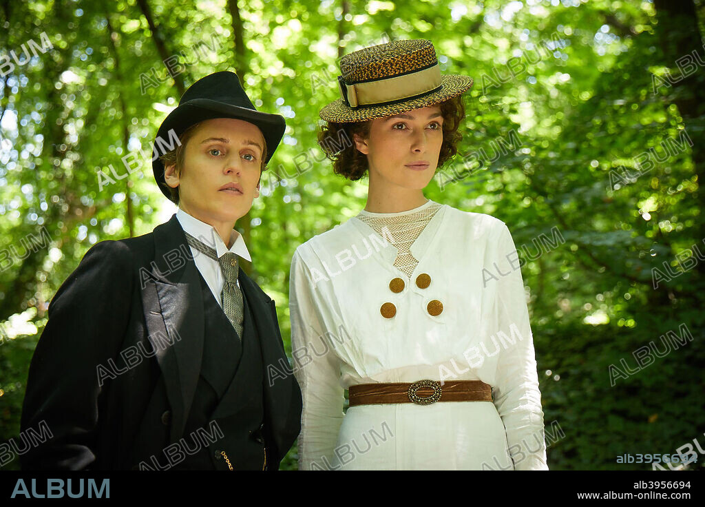 DENISE GOUGH and KEIRA KNIGHTLEY in COLETTE, 2018, directed by WASH WESTMORELAND. Copyright BOLD FILMS.