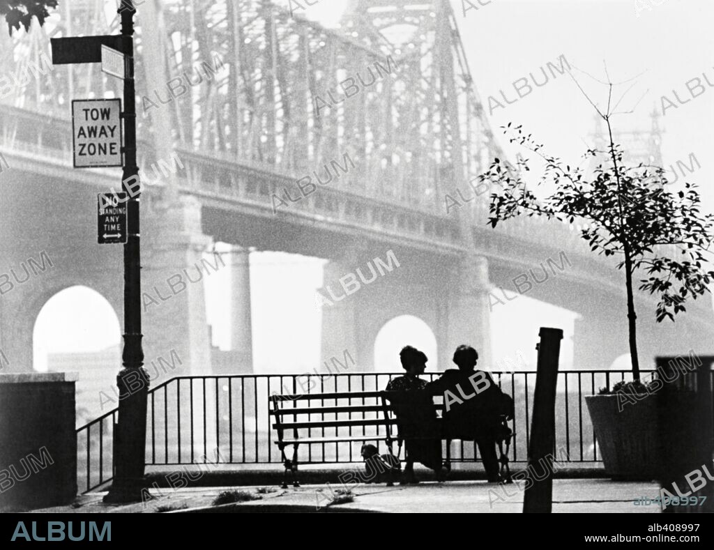 DIANE KEATON et WOODY ALLEN dans MANHATTAN, 1979, réalisé par WOODY ALLEN. Copyright UNITED ARTISTS.