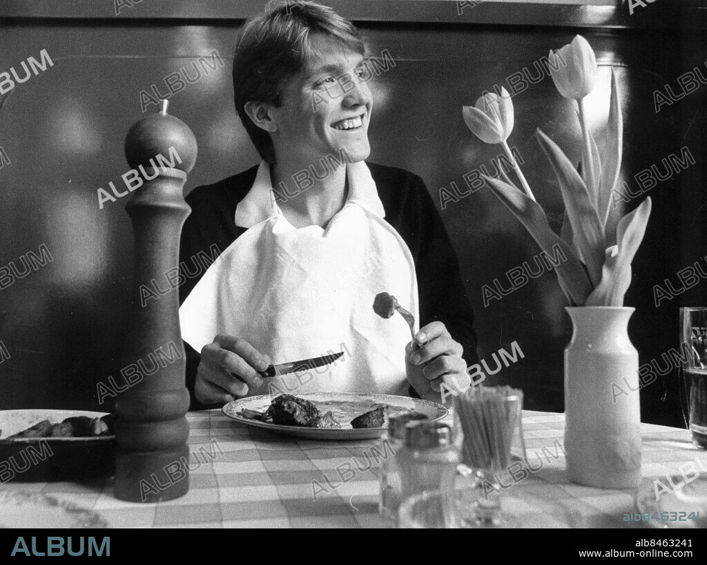 Göteborg 1982-04-19. Glenn Schiller, IFK Göteborg på restaurang Déjà Vu . Foto: Tommy Wiberg / Expressen / TT / Kod: 46. ** AFTONBLADET OUT **.
