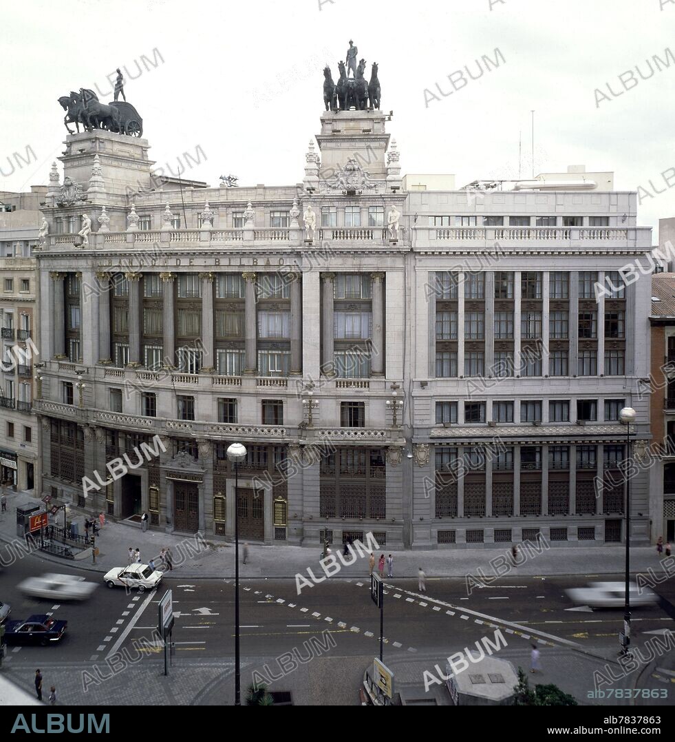 RICARDO BASTIDA Y BILBAO (1879-1953). EDIFICIO BANCO BILBAO CALLE ALCALA DESDE EL CASINO - FOTO AÑOS 70.