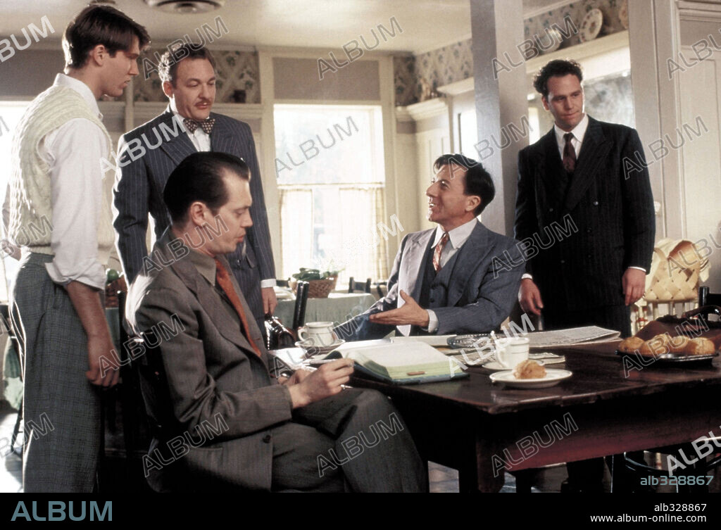DUSTIN HOFFMAN, LOREN DEAN and STEVE BUSCEMI in BILLY BATHGATE, 1991, directed by ROBERT BENTON. Copyright TOUCHSTONE PICTURES / ARONOWITZ, MILES.