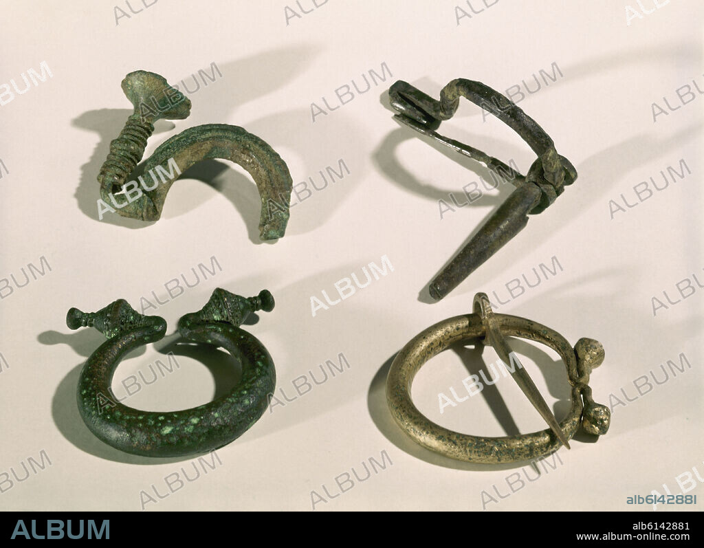 FIBULAS O BROCHES DE BRONCE CELTA-ORIGINARIOS DEL CENTRO Y NORTE DE EUROPA - S I AC.