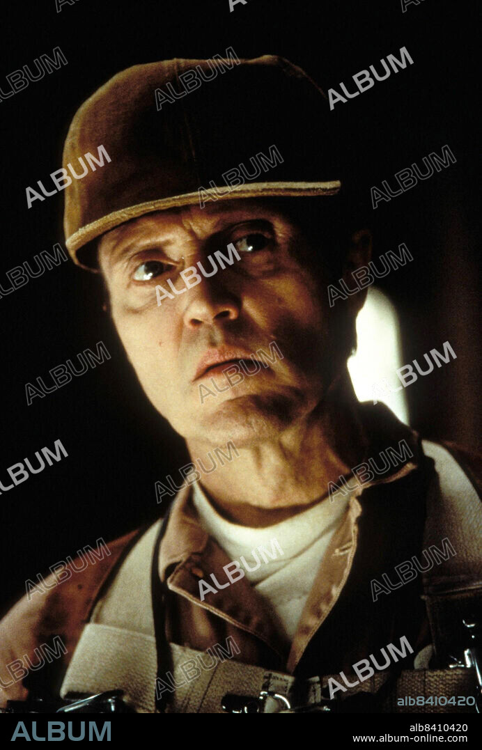 CHRISTOPHER WALKEN en UN RATONCITO DURO DE ROER, 1997 (MOUSEHUNT), dirigida por GORE VERBINSKI. Copyright TM & DREAMWORKS.