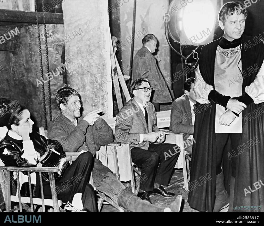 ELIZABETH TAYLOR, PETER O'TOOLE and RICHARD BURTON in BECKET, 1964, directed by PETER GLENVILLE. Copyright PARAMOUNT PICTURES.