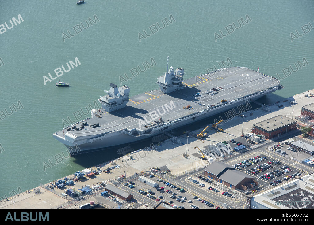 HISTORIC ENGLAND. Royal Navy aircraft carrier HMS Queen Elizabeth (R08), HM Naval Base, City of Portsmouth, 2018.