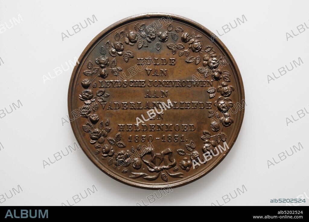 medal, David van der Kellen II, 1831, minted, General: 3.3 x 0.2cm 33 x 2mm, Weight: 10.7g, Bronze medal honored by Leiden ladies to students who had experienced the Ten Day Campaign. On the front a standing Minerva with a staff in the left hand and a laurel wreath in the right hand. Marked on the bottom: V.D.K. F .. On the back an eight line inscription: TRIBUTE OF LEYDSCHE DADS TO FATHER LOVE AND HEROICNESS 1830-1831 in a wreath of flowers, which is tied at the bottom, minerva.