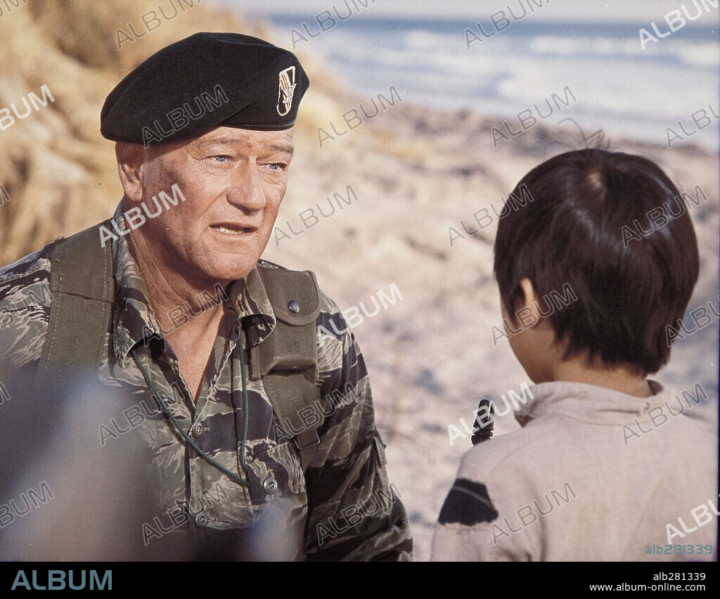 JOHN WAYNE en BOINAS VERDES, 1968 (THE GREEN BERETS), dirigida por JOHN WAYNE y RAY KELLOGG. Copyright WARNER BROS/SEVEN ARTS.