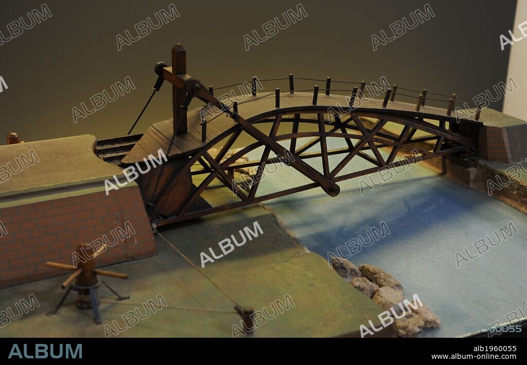 PUENTE GIRATORIO. Interpretación de una Maqueta realizada por Ermenegildo Menighetti, años 1952-1953, según dibujo de Leonardo Da Vinci. El modelo representa un puente con perfil parabólico construido sobre un arroyo. Museo Nacional de la Ciencia y la Tecnología Leonardo Da Vinci. Milán. Italia.