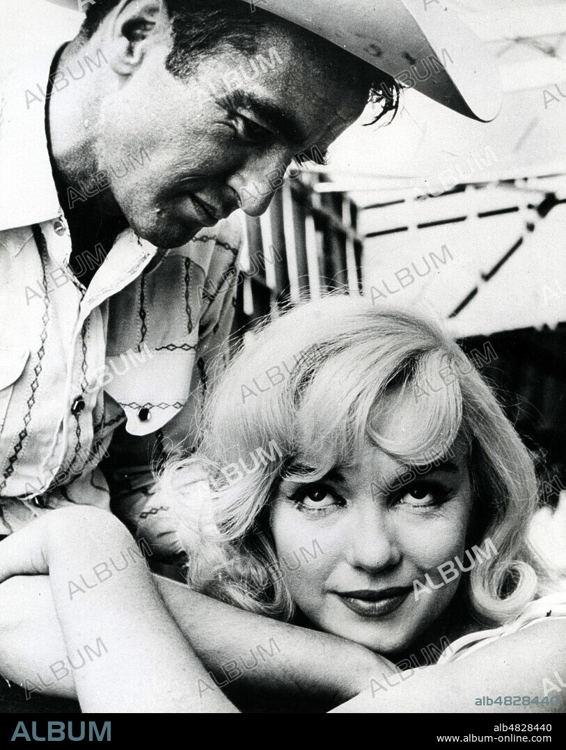 Marylin MONROE (1926-1962) et Montgomery CLIFT (1920-1966) dans le film Les Desaxes (the misfits) realise en 1961 par John Huston. Credit : Collection KHARBINE-TAPABOR.