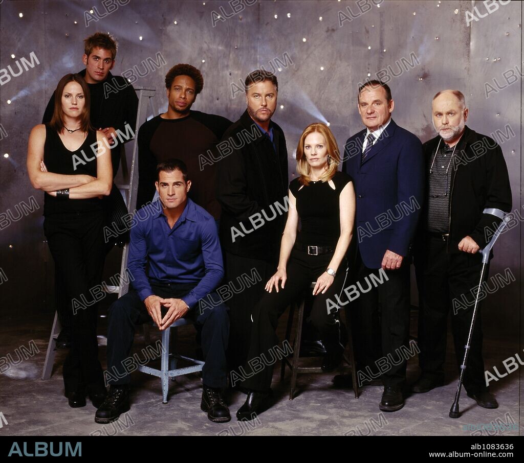 ERIC SZMANDA, GARY DOURDAN, GEORGE EADS, JORJA FOX, MARG HELGENBERGER, PAUL GUILFOYLE, ROBERT DAVID HALL and WILLIAM PETERSEN in CSI: CRIME SCENE INVESTIGATION, 2000. Copyright CBS TELEVISION.