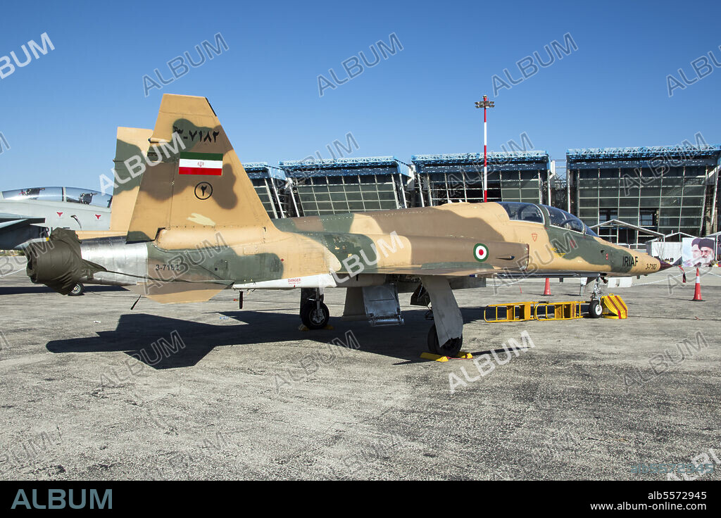 The HESA Saegheh II, the two-seater advanced training version of the single-seater Saegheh I, has been built in 2015 and it's characterized by a more advanced weapons system, avionics and electronics.