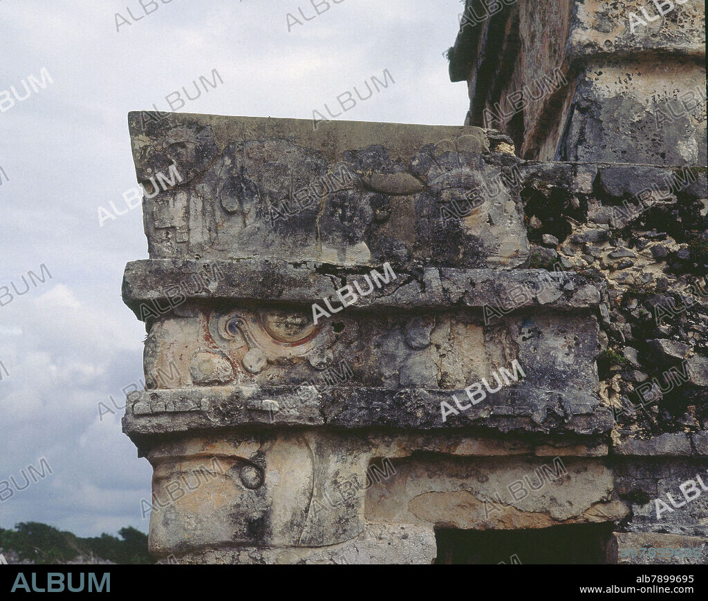 CIUDAD MAYA-TEMPLO FRESCOS-MASCARON CON CARA HUMANA - FOTO AÑOS 90.