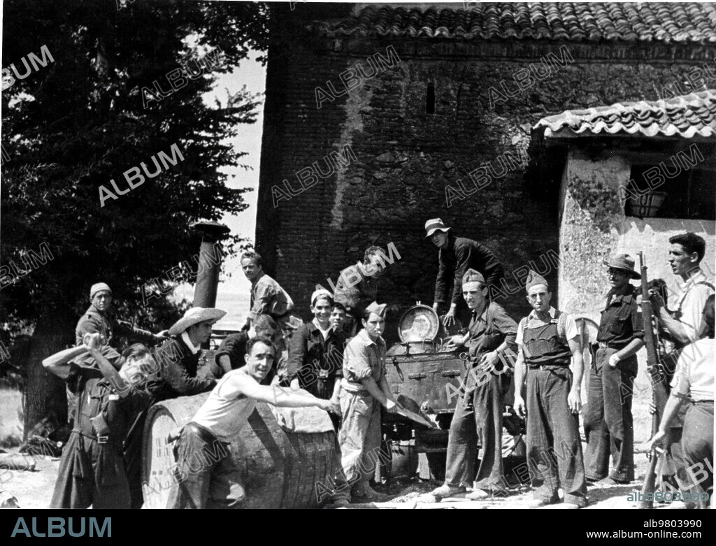 ALFONSO SÁNCHEZ PORTELA. 24 agosto 1936. Cocinas de campaña Abandonadas por el ejército nacional en su Retirada, tras la entrada de los Republicanos, en Paredes de Buitrago (Madrid).