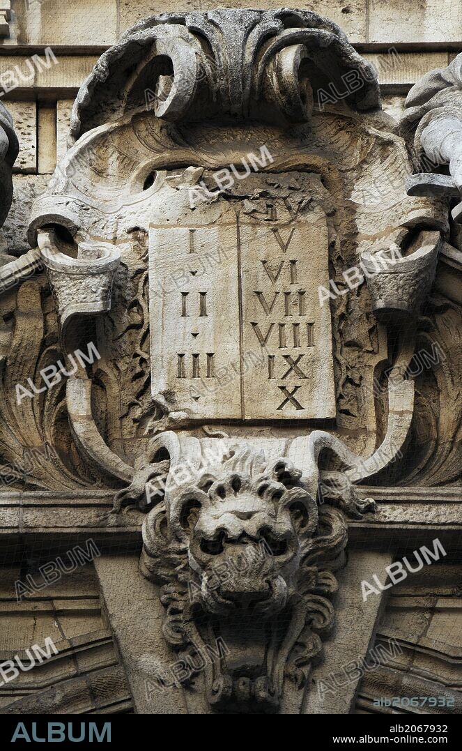 Germany. Munich. The Justizpalast Munich (Palace of Justice). The palatial (old) Palace of Justice was construted in 1890-1897 by Friedrich von Thiersch in neo-Baroque style. Facade. Escutcheon.