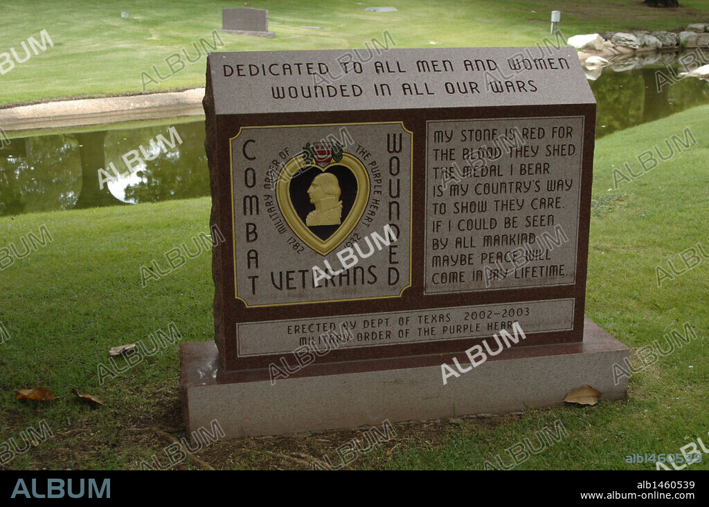 CEMENTERIO ESTATAL DE TEXAS. MONUMENTO CORAZON PURPURA, 2003, en homenaje a los soldados estadounidenses heridos en combate. Austin. Estado de Texas. Estados Unidos.