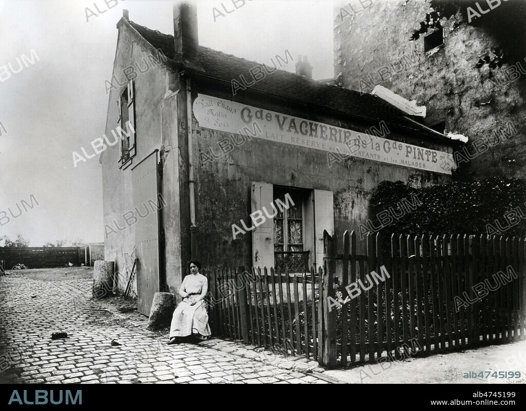 Laiterie 'Grande vacherie de la grande pinte', lait reserve aux enfants et aux malades. Photographie de 1906. Credit : Collection NBL/KHARBINE-TAPABOR.