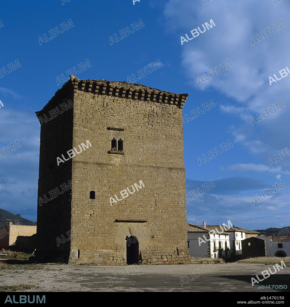 NAVARRA. OLCOZ. Vista de la TORRE FORTIFICADA de la villa. España.