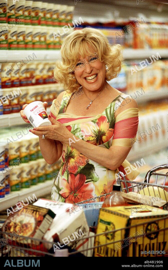 BETTE MIDLER en LAS MUJERES PERFECTAS, 2004 (THE STEPFORD WIVES), dirigida por FRANK OZ. Copyright DREAMWORKS/PARAMOUNT PICTURES.