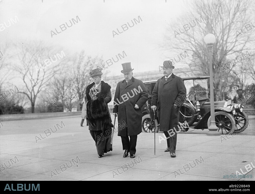 HARRIS & EWING. J. Pierpont Morgan Jr., right, with Father J. P. Morgan Sr. And Mrs. Herbert Satterlee (Louisa Pierpont Morgan, daughter of J. P. Morgan Sr.), 1912. American financiers and investment bankers.