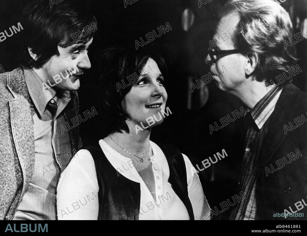 GÖTEBORG omkring 1975.. Catrin Westerlund - skådespelare - underhållare - på bilden tilsammans med Jarl Borssén och Stig Ossian Ericson *** Local Caption *** GP Foto: Harry Nicolaisen / Kamerareportage / TT / Kod: 2524.