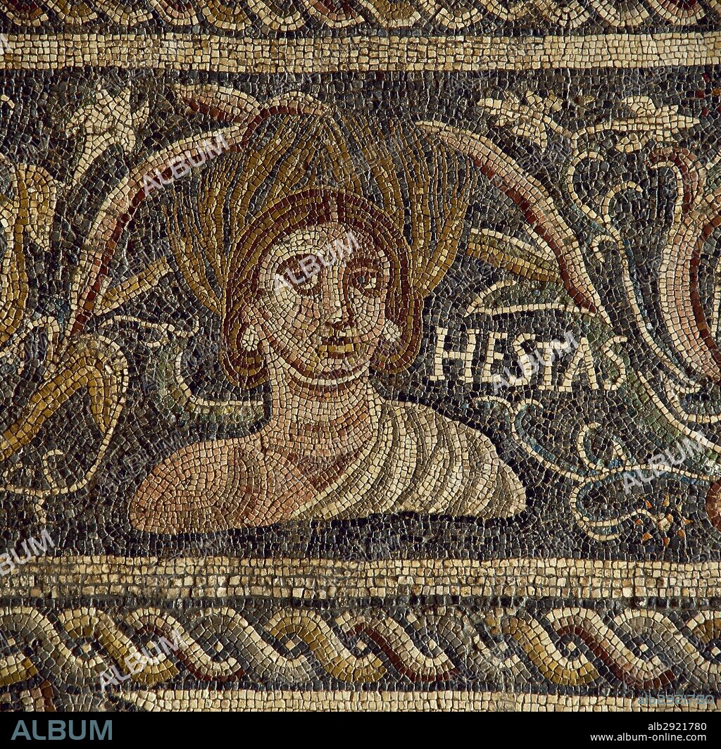 Figura femenina que representa una de las cuatro estaciones del año: "HESTAS" (PRIMAVERA). Detalle del mosaico romano procedente de la Villa de las Tiendas (siglo IV d. C.). Mérida. Museo Nacional de Arte Romano. Mérida. Provincia de Badajoz. Extremadura. España.