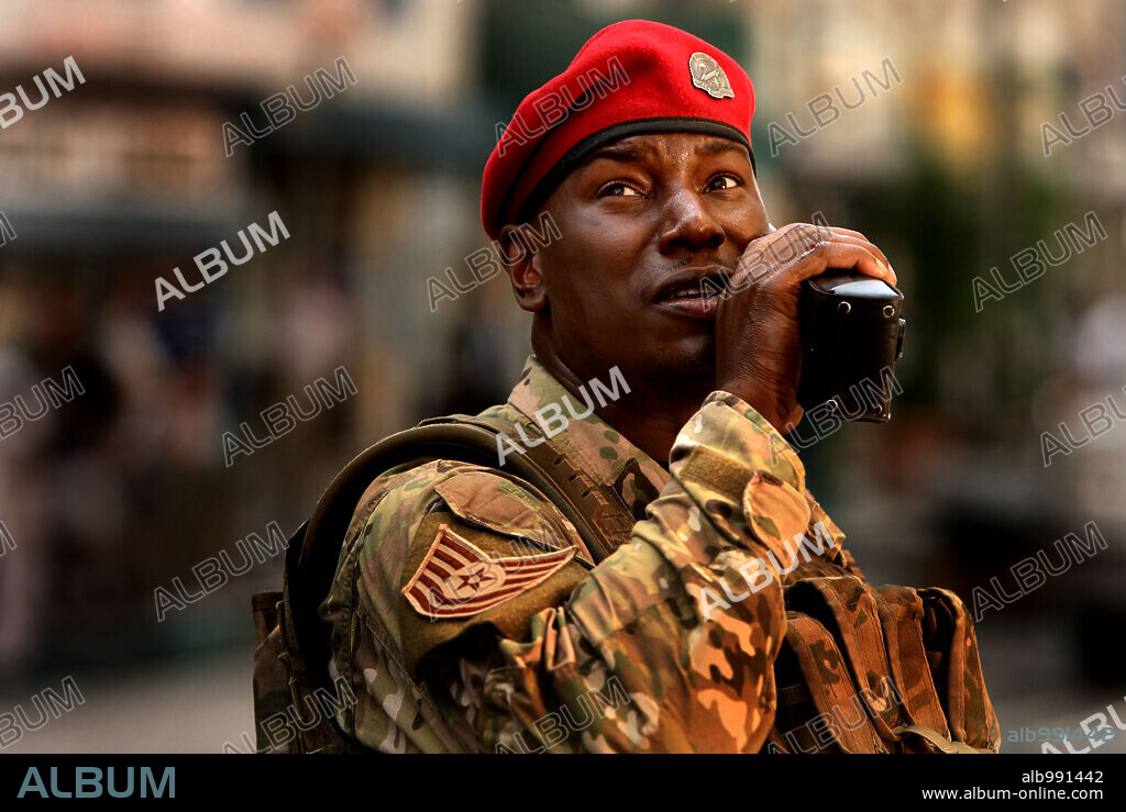 TYRESE GIBSON in TRANSFORMERS, 2007, directed by MICHAEL BAY. Copyright PARAMOUNT PICTURES / ZUCKERMAN, ROBERT.