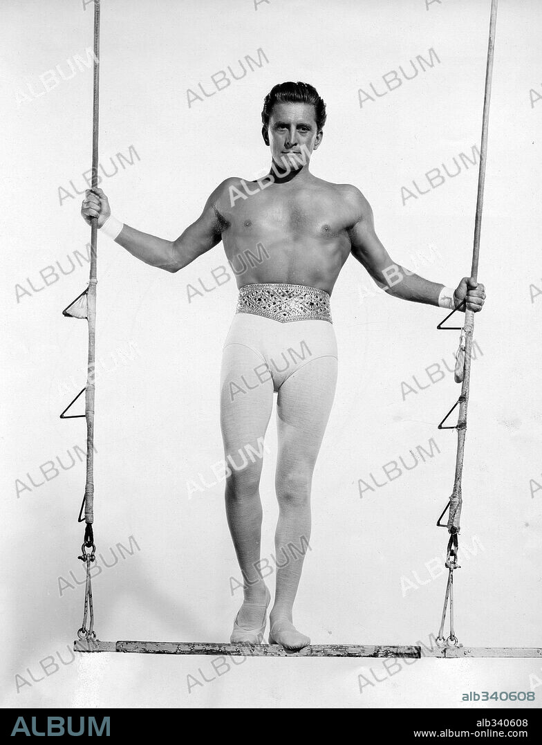 KIRK DOUGLAS en TRES AMORES, 1953 (THE STORY OF THREE LOVES), dirigida por GOTTFRIED REINHARDT y VINCENTE MINNELLI. Copyright M.G.M.