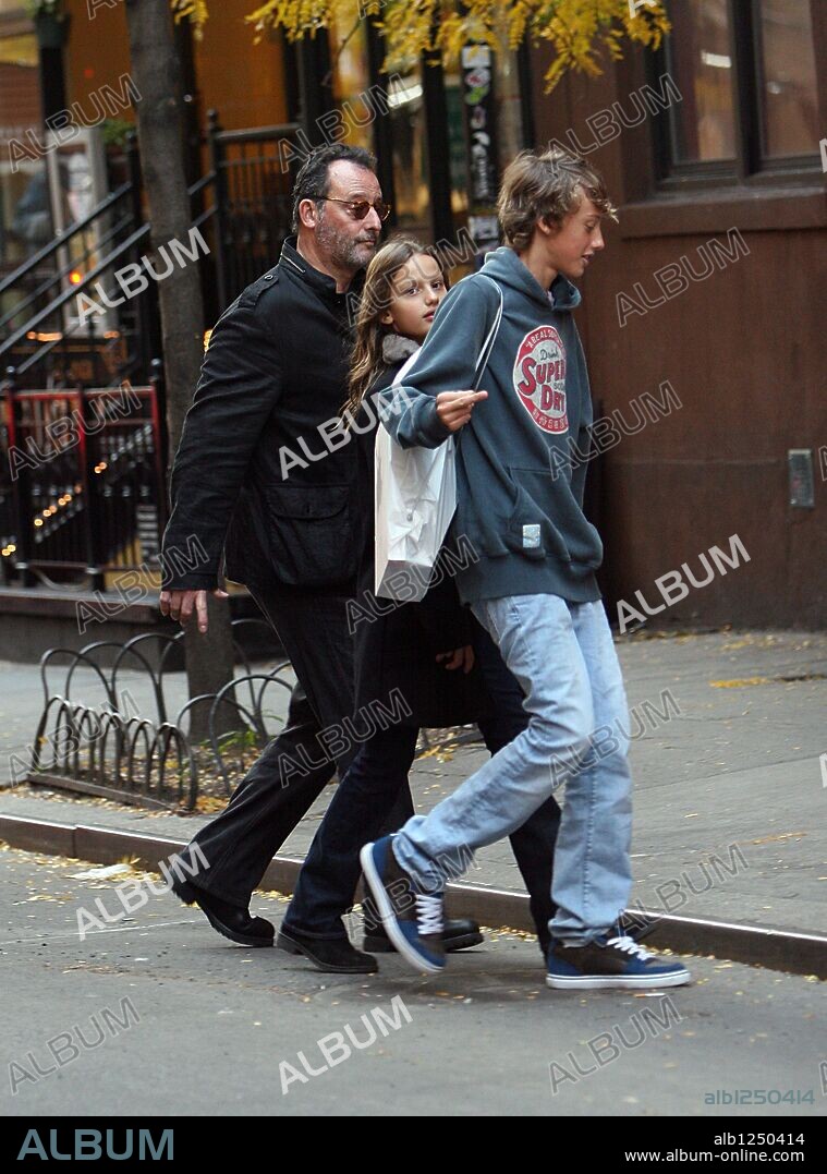 October 26 2009, New York City French actor Jean Reno took his children out for a stroll around the West Village and Soho on October 26 2009 in New York City. 26/10/2009