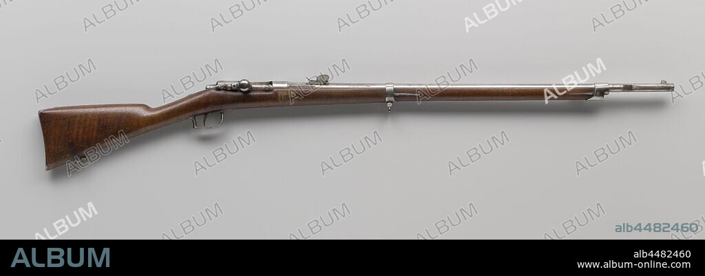 Breech-Loading Rifle, System Beaumont, Rear-loading rifle with drawn barrel. It has a central firing mechanism of the Beaumont type. The chamber is opened with a locking button and the closing piece slides back, so that the firing pin is also tensioned immediately. The cartridge can then be loaded and the closing piece pushed back, pushing the cartridge into the barrel. The gun has a visor. The discharge stick is missing. The rifle has an iron bayonet bayonet. The massive bronze handle of the bayonet has a slot with a snip, which it fits on the bar on a barrel, it has a guard rod, bent on one side with a knob, on the other in the form of a ring, because it runs straight in front of it, the blade has a flat back, a slit and is bent with the cut inwards. The sheath must be removed before firing the gun, because it blocks the barrel., De Beaumont (mentioned on object), Maastricht, c. 1870, wood (plant material), iron (metal), bronze (metal), l 71.3 cm × c 11 mm.