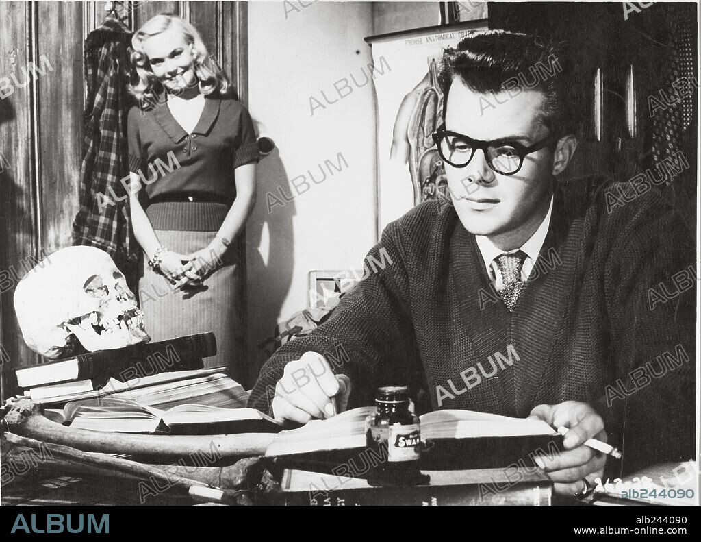 DIRK BOGARDE in DOCTOR IN THE HOUSE, 1954, unter der Regie von RALPH THOMAS. Copyright RANK.