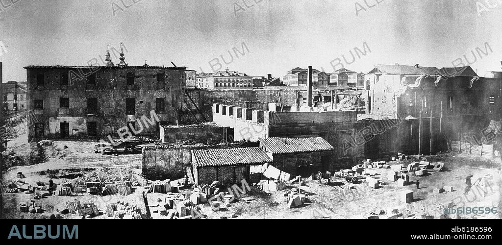 PANORAMA DE MONTELEON DESDE LA ENTRADA DEL ANTIGUO PARQUE HASTA EL FINAL DE LAS RUINAS DE PALACIO - AYUNTAMIENTO POPULAR DE 1869 - FOTOGRAFIA DEL SIGL.