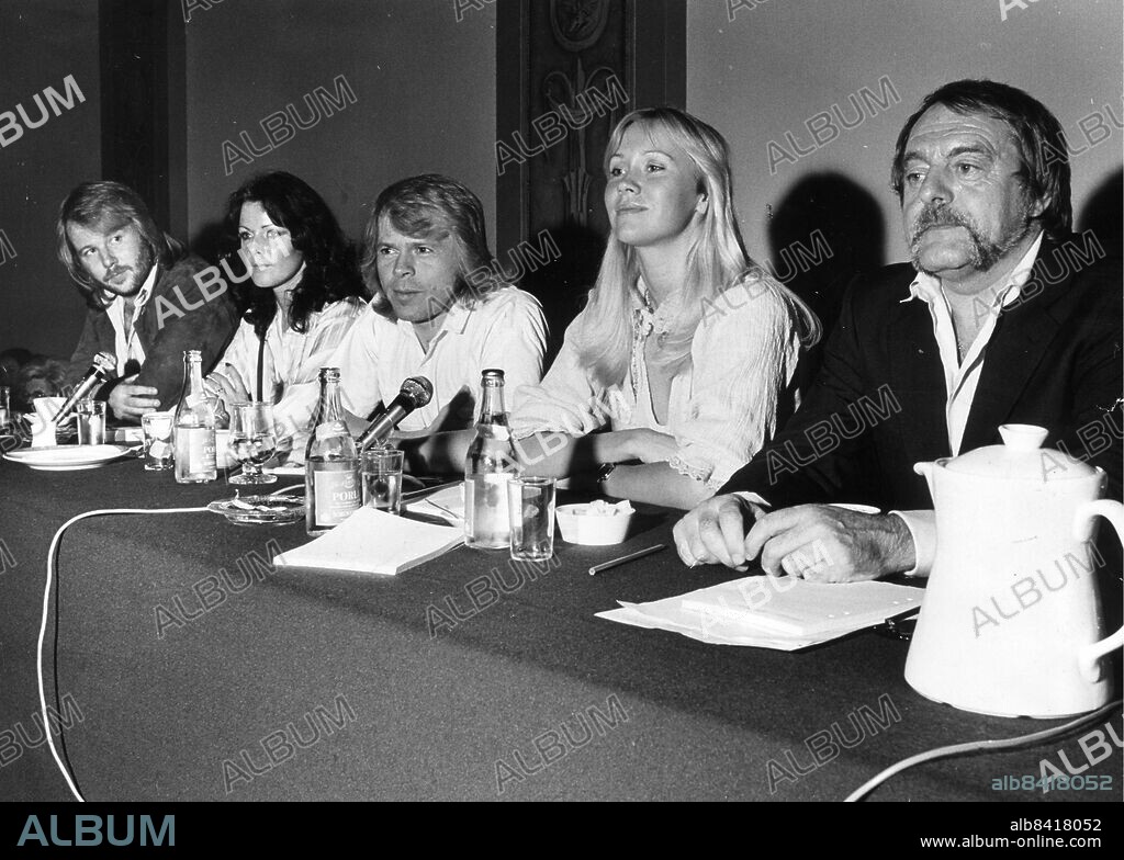FILE 19781012. Members of the Swedish pop group Abba, From left: , Benny Andersson, Anni-Frid Lyngstad, Bjorn Ulvaeus and Agnetha Faltskog together with producer Stikkan Anderson during an Abba a press conference in Sweden.. Photo: Staffan Almquist / XP / SCANPIX SWEDEN / Code: 2.