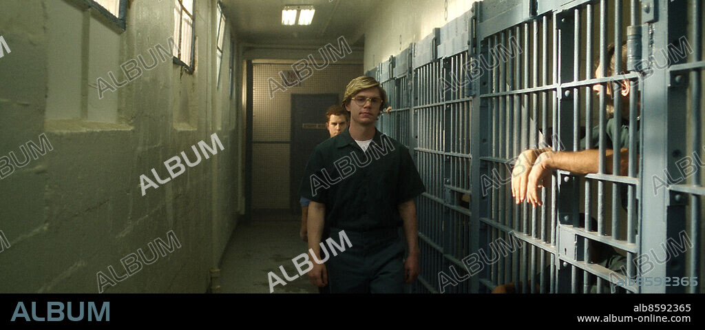 EVAN PETERS in DAHMER-MONSTER: THE JEFFREY DAHMER STORY, 2022, directed by CARL FRANKLIN, CLEMENT VIRGO, GREGG ARAKI, JENNIFER LYNCH and PARIS BARCLAY. Copyright Ryan Murphy Productions.