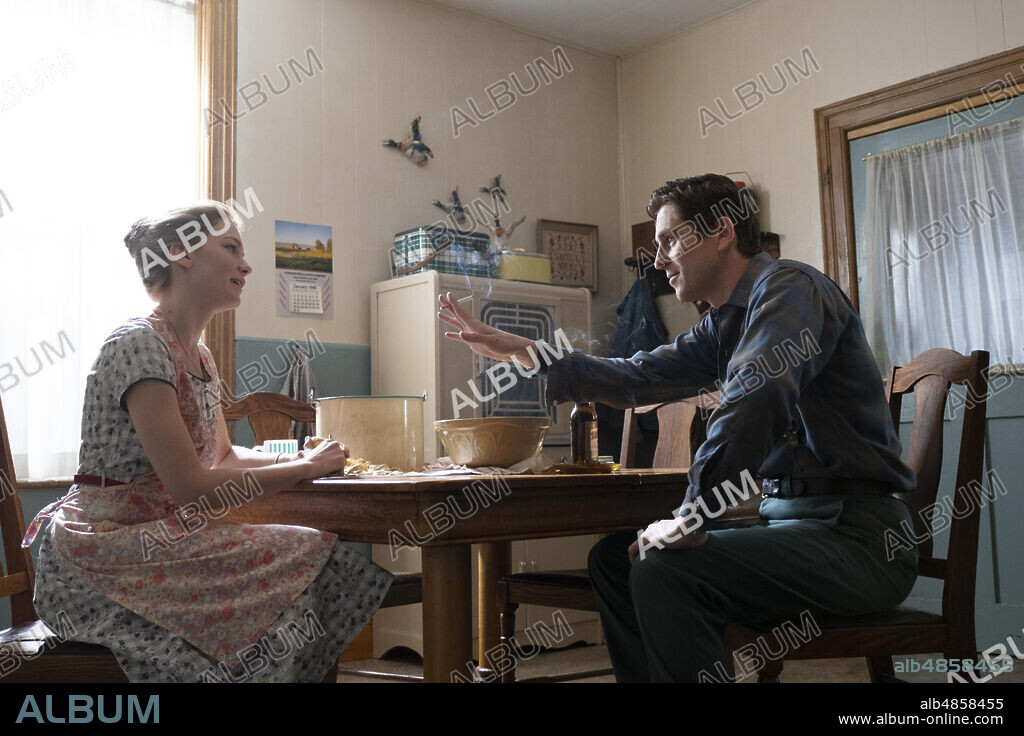 HANNAH GROSS and SVERRIR GUDNASON in FALLING, 2020, directed by VIGGO MORTENSEN. Copyright PERCEVAL PICTURES/BARAL WALEY PROD/SCYTHIA FILMS/ZEPHYR FILM.