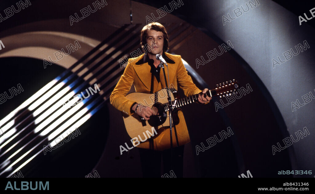 STOCKHOLM 1974-02-09.. MELODIFESTIVALEN 1974 Sänt första gången 1974-02-09 Lasse Berghagen deltog med låten Min kärlekssång till dig Schlager Gitarrer Sångare Kragar Sammetskavajer persons: LARS LASSE BERGHAGEN sites: SVERIGE;STOCKHOLM PhotoDate:1974-??-??.