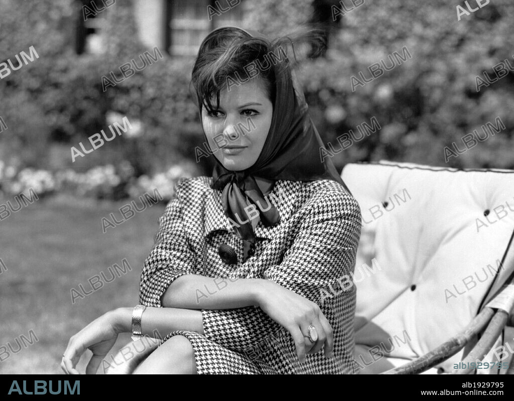 CLAUDIA CARDINALE in THE LIONS ARE LOOSE, 1961 (LES LIONS SONT LACHES), directed by HENRI VERNEUIL. Copyright FRANCO LONDON FILMS.