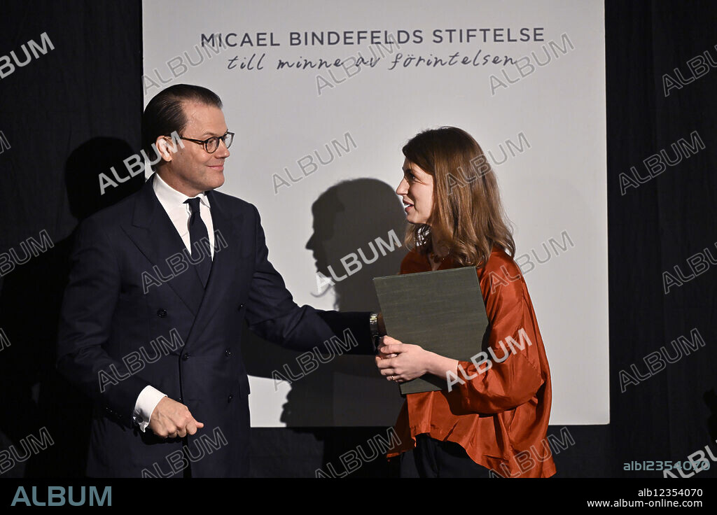 Prince Daniel of Sweden presents an award to conductor Sofia Winiarski at the 2025 Micael Bindefeld Foundation Scholarship award ceremony in memory of the Holocaust at the Royal Dramatic Theatre in Stockholm, Sweden, on January 27, 2025. Photo: Henrik Montgomery / TT / Code 10060.