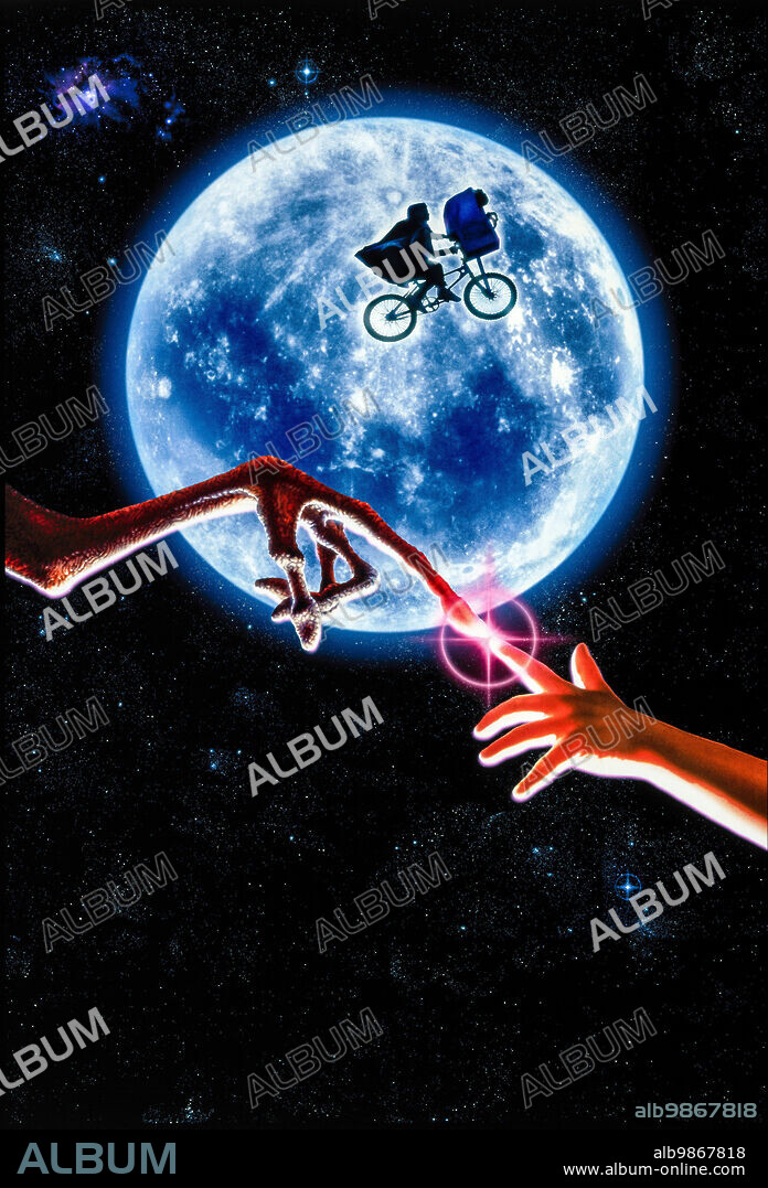 Poster of E. T. THE EXTRA-TERRESTRIAL, 1982, directed by STEVEN SPIELBERG. Copyright UNIVERSAL PICTURES.