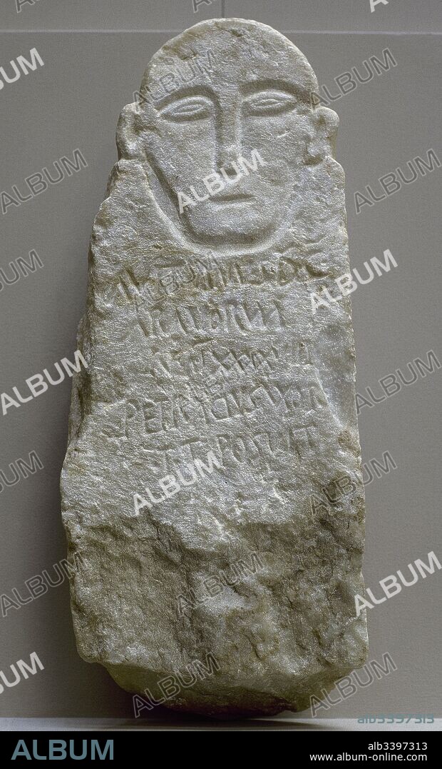 Estela funeraria de Avitianus. Esculpida en un fragmento de fuste de una columna. Fechada entre los siglos I-II d. C. Procedente de la Zona del Silo, Mérida. Museo Nacional de Arte Romano. Mérida. Provincia de Badajoz. Extremadura. España.