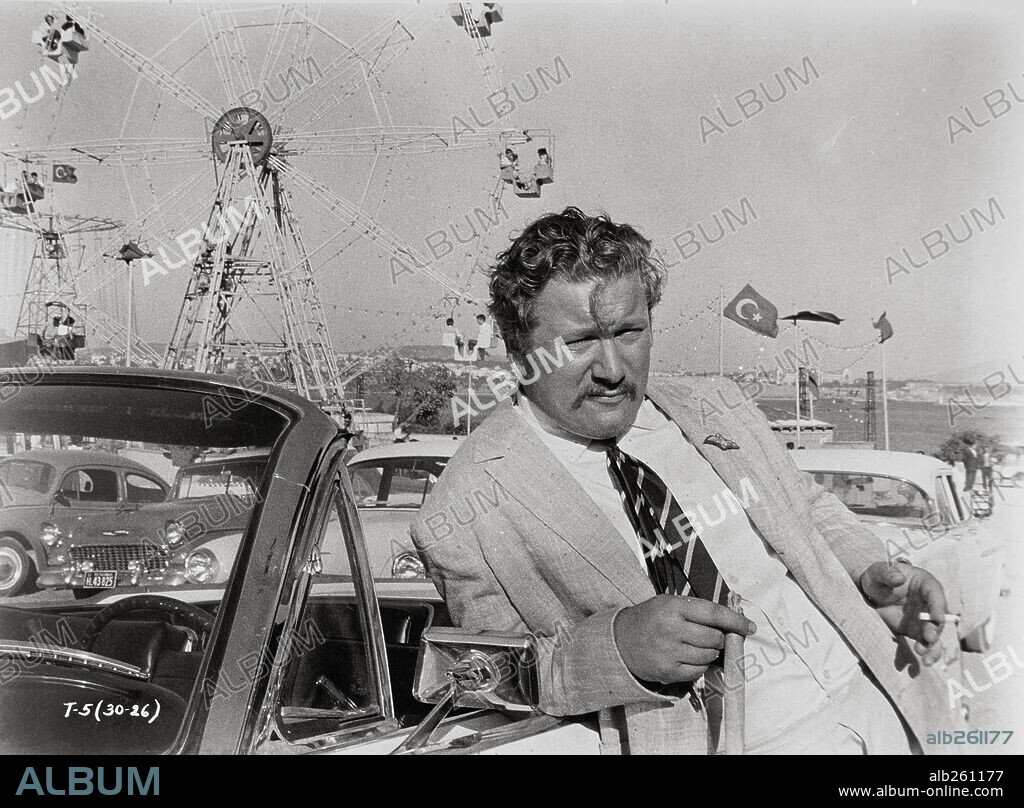 Sir Peter Ustinov. PETER USTINOV in TOPKAPI, 1964, directed by JULES DASSIN. Copyright UNITED ARTISTS.