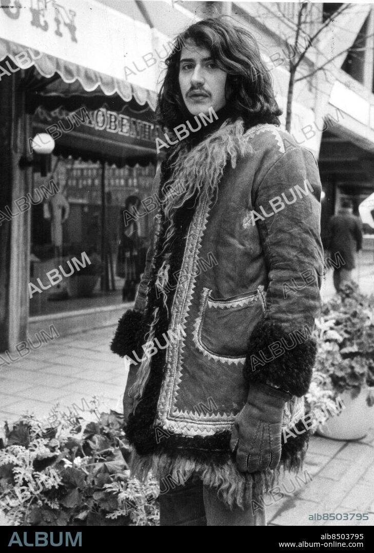ARKIV - Mode 1976, ung man med afghanpäls.. Foto: Olle Wester Kod: 44. COPYRIGHT SCANPIX SWEDEN.