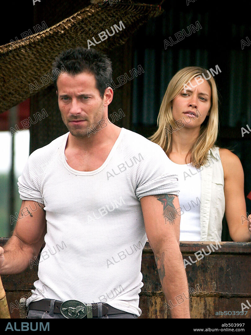 JOHNNY MESSNER and KADEE STRICKLAND in ANACONDAS: THE HUNT FOR THE BLOOD ORCHID, 2004, directed by DWIGHT H. LITTLE. Copyright COLUMBIA PICTURES.