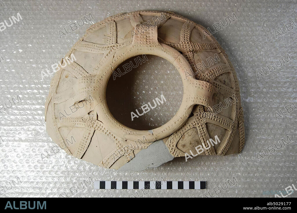 relief band amphora, rim, earthenware, diam. 35 cm, vmec, the Netherlands, Utrecht, Wijk bij Duurstede, Wijk bij Duurstede, Dorestad.