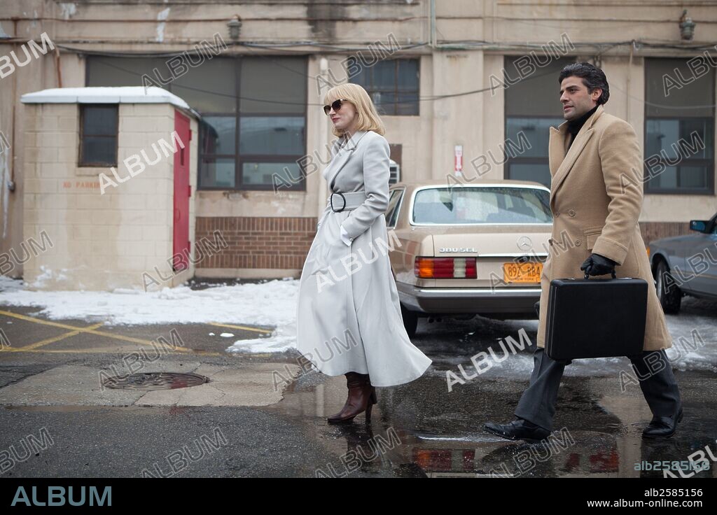 JESSICA CHASTAIN y OSCAR ISAAC en EL AÑO MÁS VIOLENTO, 2014 (A MOST VIOLENT YEAR), dirigida por J. C. CHANDOR. Copyright BEFORE THE DOOR PICT/WASHINGTON SQUARE FILMS/FILMNATION ENT.