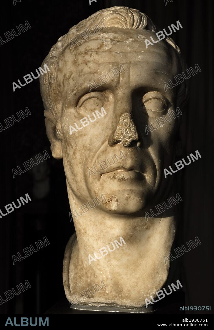 ARTE ROMANO. ITALIA. BUSTO identificado para algunos como JULIO CESAR (102-100-44 a. C.), para otros como el dicatdor LUCIO CORNELIUS SILLA (138-78 a. C.). Tal vez un desconocido de la época republicana romana. S. I d. C. Mármol. Museo Carlsberg Glyptotek. Copenhague. Dinamarca. Norte Europa.
